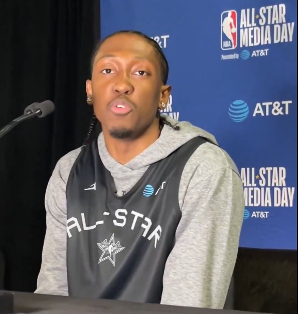 杰伦威:NBA应改进挑战规则 每半场两个输了失去另一个&赢了保留